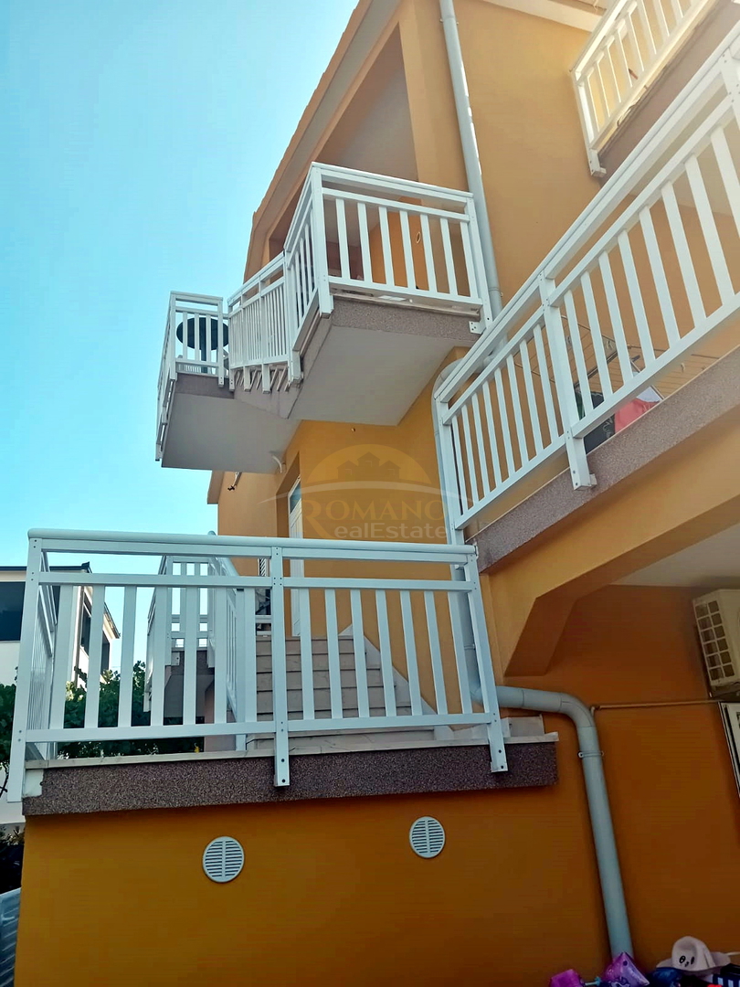 Apartmajska hiša v Okrugu Gornjem/Čiovo, drugi niz od morja - 5 apartmajev